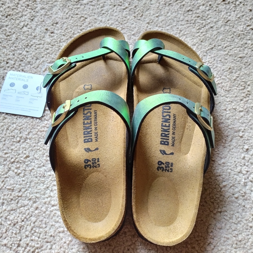 Birkenstock Mayari
Graceful Gemm Gold Sandal NWT - Picture 6 of 12